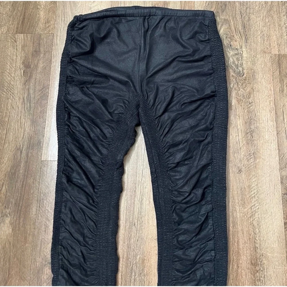 Free People Women's Black Brushed‎ Faux Suede Athletic Leggings Rouched  Size M